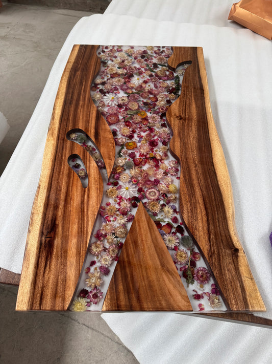 Flowers Set in Resin with Beautiful Walnut Grain | ET002 Table
